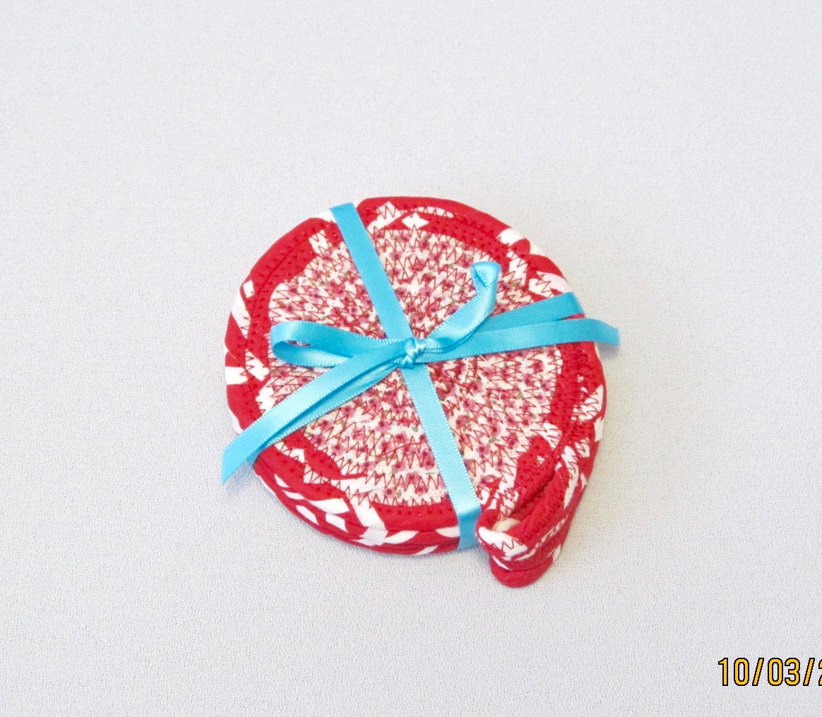 Coaster Set Of Four Red And White Cotton Fabric Coil Cord